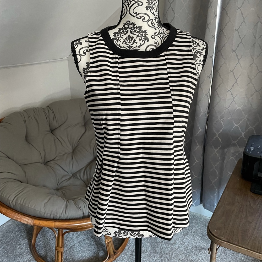 Banana Republic sleeveless top size small